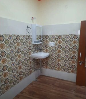 Bathroom in 3 BHK Apartment at Hazratganj – for Rent