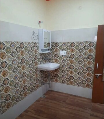 Bathroom in 3 BHK Apartment at Hazratganj – for Rent