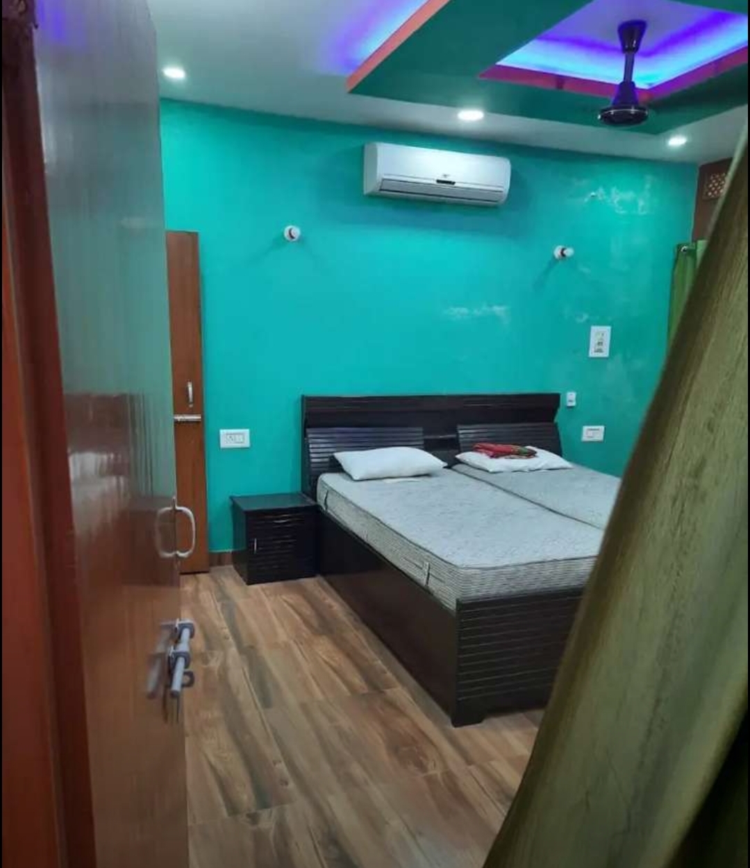 3 BHK + Pooja Room Apartment For Rent in Hazaratganj 