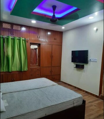 Bedroom in 3 BHK Apartment at Hazratganj – for Rent