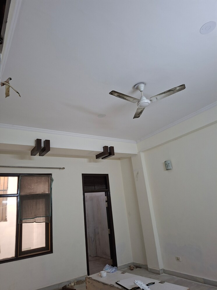 undefined, sector 48 3 Bedroom 300 Sq.Mt. Independent House In Sector 48 Noida 9577185
