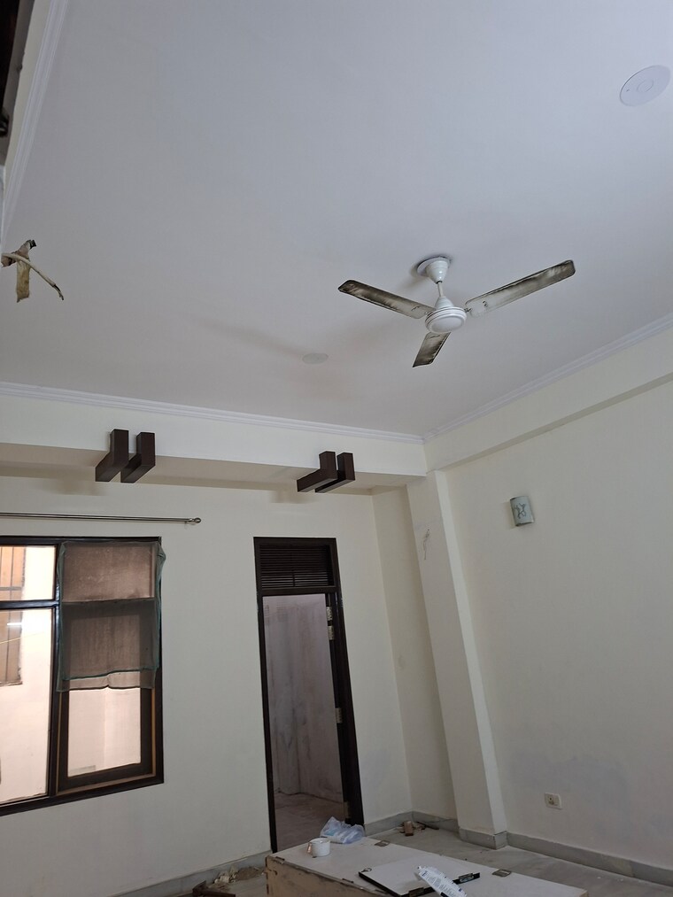 undefined, sector 48 3 Bedroom 300 Sq.Mt. Independent House In Sector 48 Noida 9577185