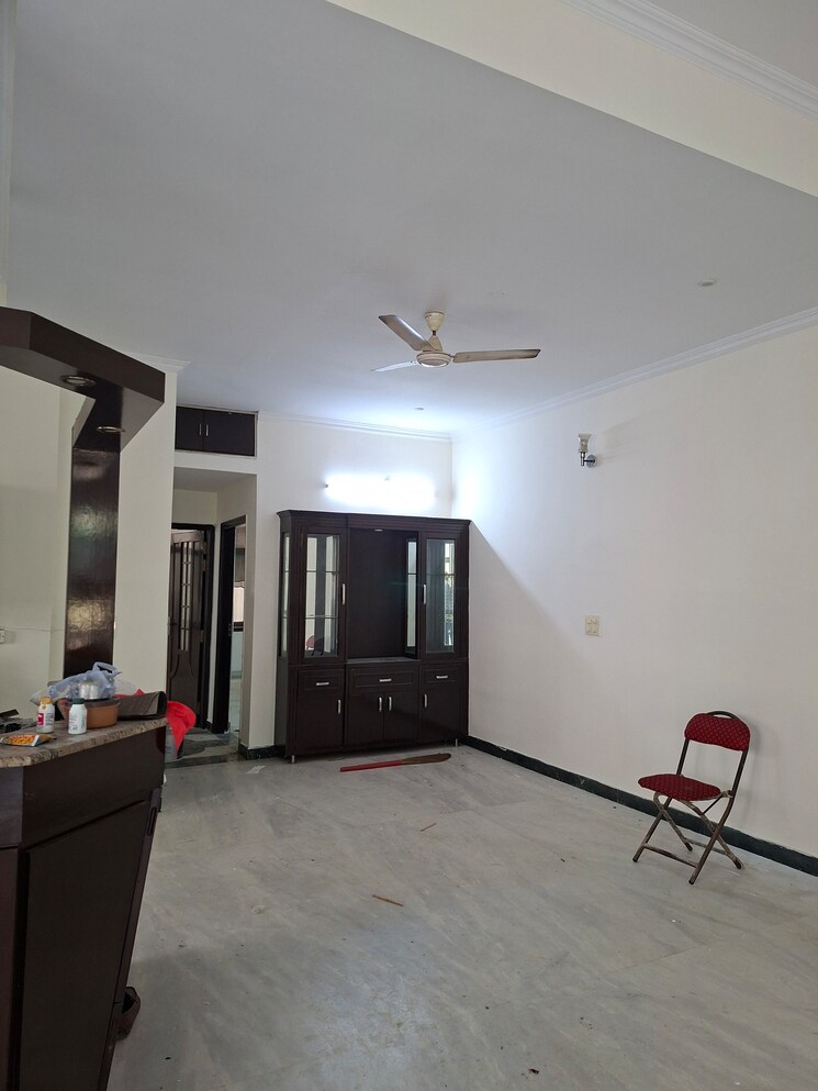undefined, sector 48 3 Bedroom 300 Sq.Mt. Independent House In Sector 48 Noida 9577185
