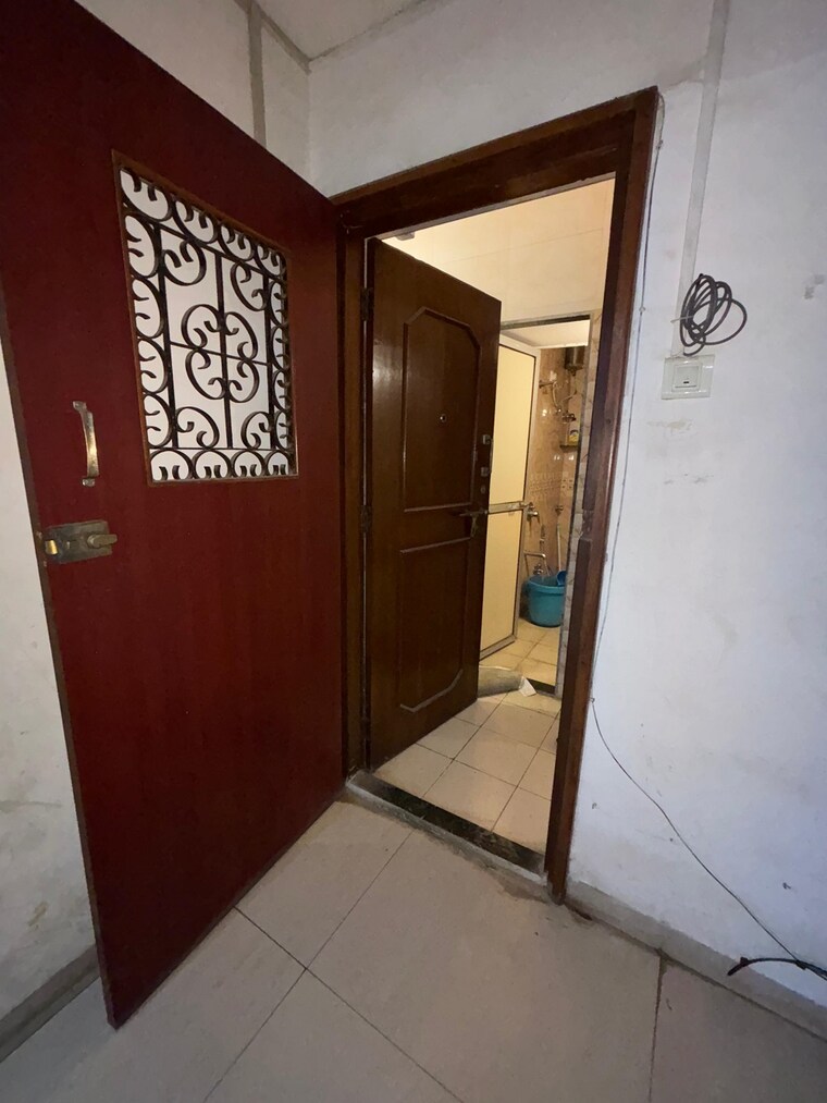 Room, bandra west 1 RK 200 Sq.Ft. Apartment In Bandra West Mumbai 9577177