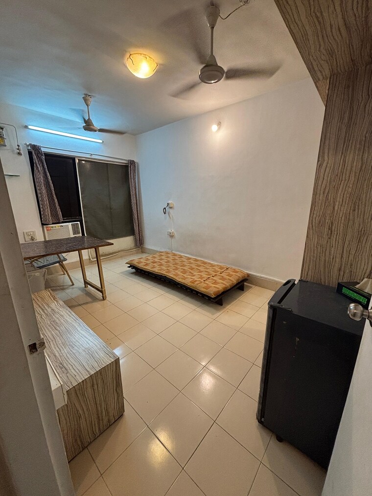 Team Area, bandra west 1 RK 200 Sq.Ft. Apartment In Bandra West Mumbai 9577177