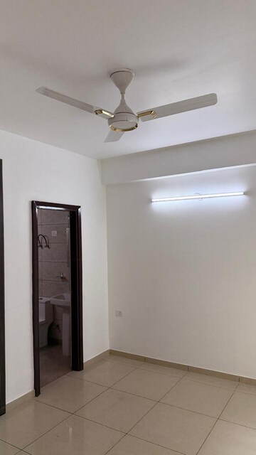 2.5 BHK Apartment For Rent in Gulshan Botnia, Sector 144