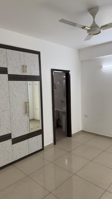 Room in 2.5 BHK Apartment at Gulshan Botnia, Sector 144 – for Rent