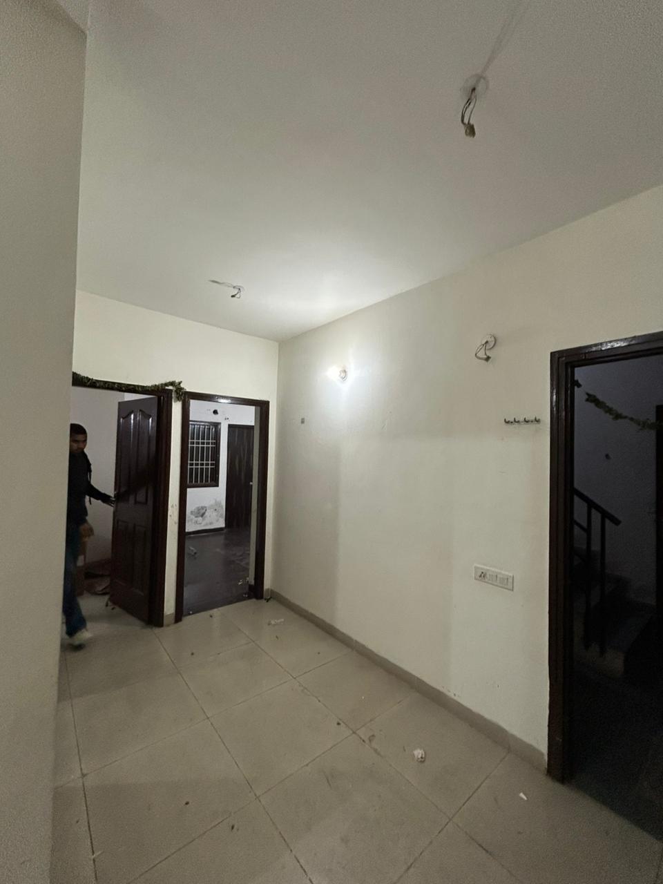 2 BHK 135 Sq.Yd. Apartment in Wave Floors