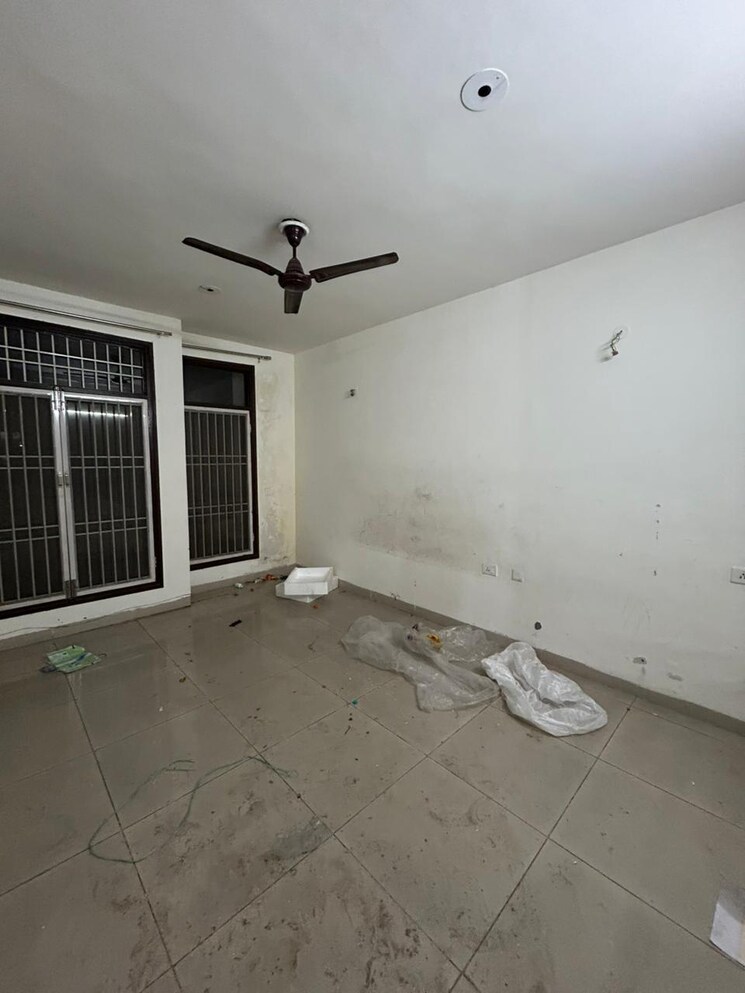 Room, wave-floors 2 Bedroom 135 Sq.Yd. Apartment In Mahurali Ghaziabad 9577200