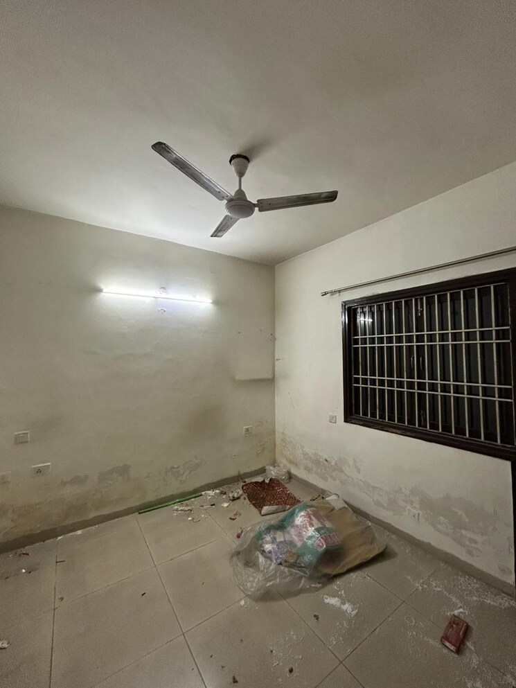 Bathroom, wave-floors 2 Bedroom 135 Sq.Yd. Apartment In Mahurali Ghaziabad 9577200