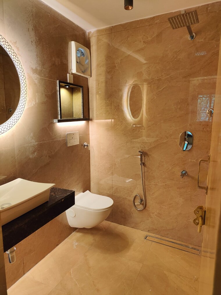 Bathroom, east of kailash 3 Bedroom 1800 Sq.Ft. Builder Floor In East Of Kailash Delhi 9577211