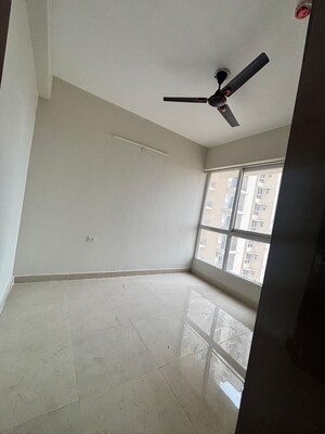 Room in 2 BHK Apartment at Signature Global Prime, Sector 63a – for Rent