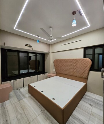 2 BHK Apartment For Rent in Navratna Apartment, Santacruz East