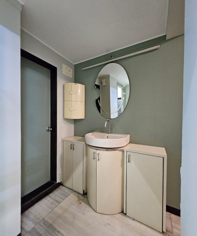Bathroom, navratna-apartment 2 Bedroom 1000 Sq.Ft. Apartment In Santacruz East Mumbai 9577266