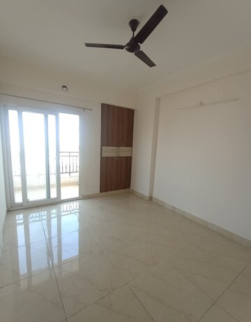 Room in 3 BHK Apartment at Saviour Green Arch, Tech Zone 4 Greater Noida – for Rent