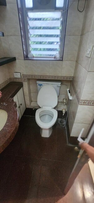 Bathroom in 4 BHK Villa at Chembur – for Rent