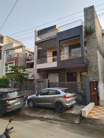 4 BHK Independent House For Sale in Sector 11