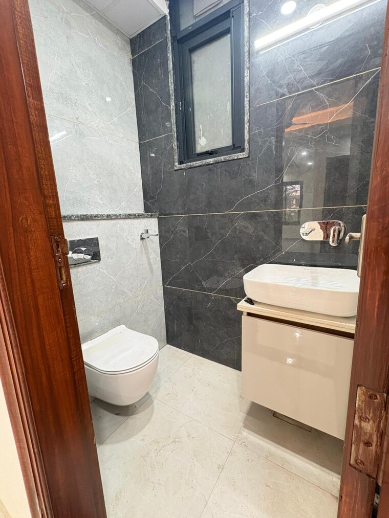 Bathroom, sushant lok i 3 Bedroom 2800 Sq.Ft. Builder Floor In Sushant Lok I Gurgaon 9577325