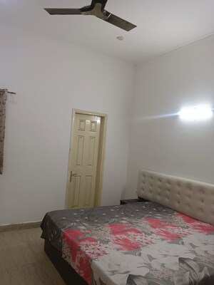 Room in 4 BHK Villa at Paramount Golfforeste Villas, Zeta I Greater Noida – for Rent