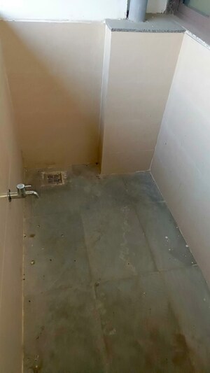 Room in 2 BHK Apartment at VN Skyline, Nava Vadaj – for Rent