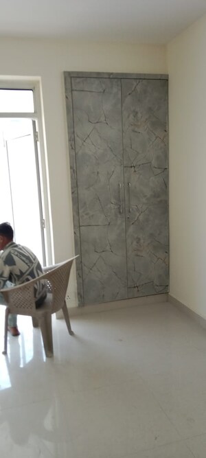 Room in 3 BHK Apartment at Sector 3 Dwarka – for Rent