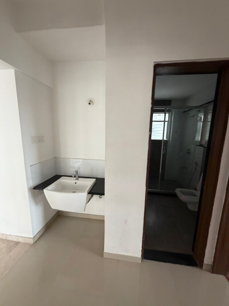 Bathroom, goel-ganga-liviano 4 Bedroom 1800 Sq.Ft. Apartment In Kharadi Pune 9577393