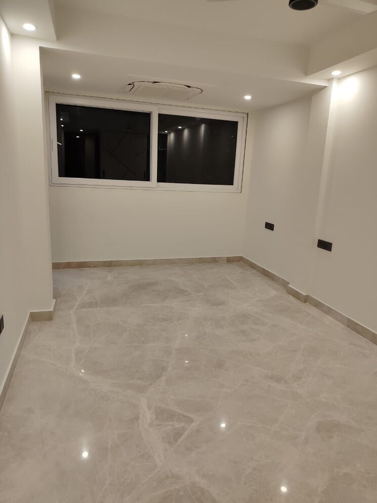 Room, dlf phase i 6+ Bedroom 1800 Sq.Ft. Builder Floor In Dlf Phase I Gurgaon 9577390