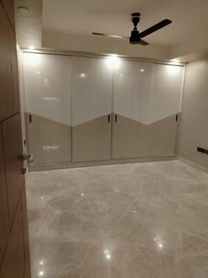 Room in 6+ BHK Builder Floor at Dlf Phase I – for Sale