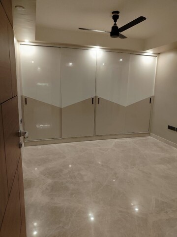 Room in 6+ BHK Builder Floor at Dlf Phase I – for Sale