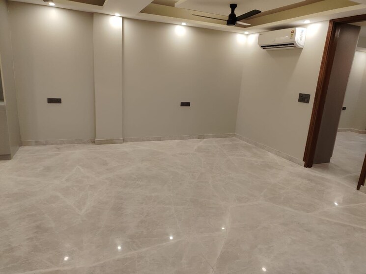 Room, dlf phase i 6+ Bedroom 1800 Sq.Ft. Builder Floor In Dlf Phase I Gurgaon 9577390