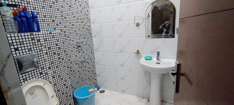 Bathroom, kishanpura 3 Bedroom 132 Sq.Yd. Apartment In Kishanpura Zirakpur 9577437