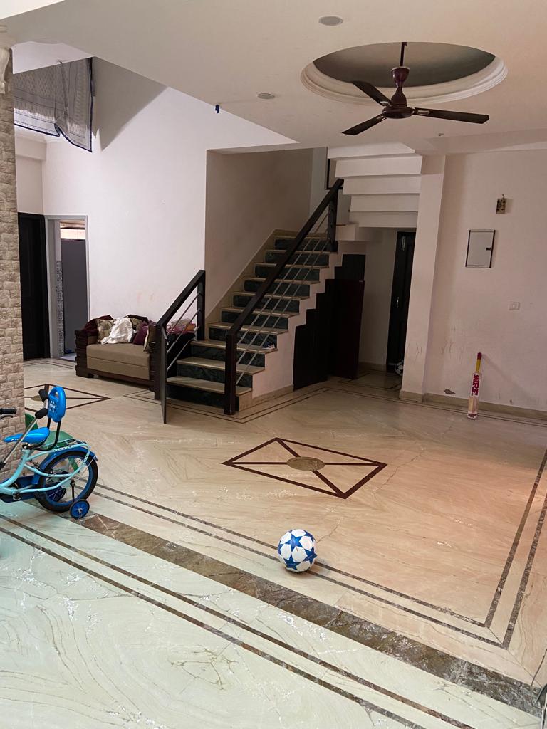 6 BHK 250 Sq.Mt. Independent House in RWA Apartments Sector 50