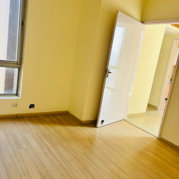 Room in 2.5 BHK Apartment at Pioneer Park Phase 1, Sector 61 – for Rent