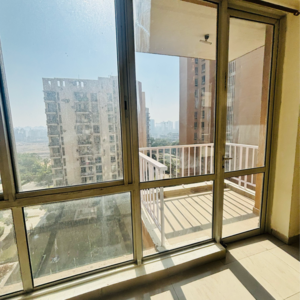 Room in 2.5 BHK Apartment at Pioneer Park Phase 1, Sector 61 – for Rent