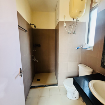Bathroom in 2.5 BHK Apartment at Pioneer Park Phase 1, Sector 61 – for Rent
