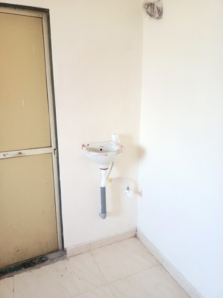 Room, kasheli 1 Bedroom 560 Sq.Ft. Apartment In Kasheli Thane 9577533