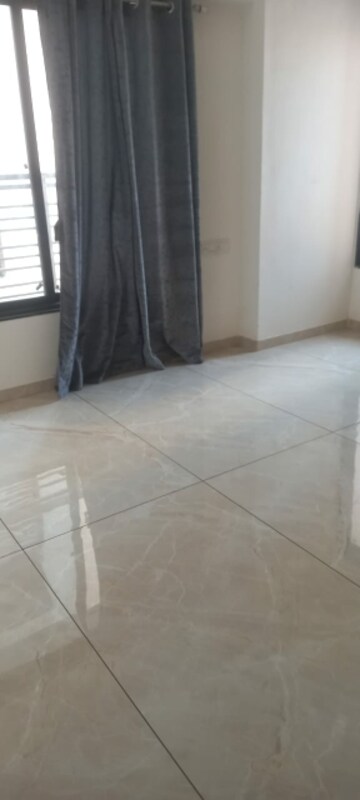 Room in 3 BHK Apartment at Vaishnodevi Circle – for Rent