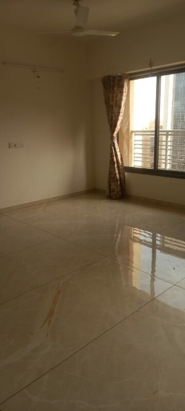 Room in 3 BHK Apartment at Vaishnodevi Circle – for Rent