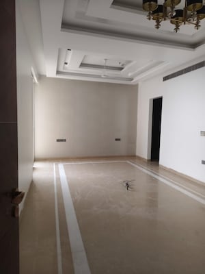 Room in 4 BHK Apartment at Gaurs Platinum Towers, Sector 79 – for Rent