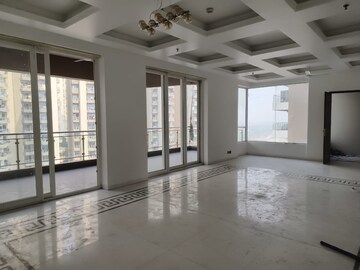 Room in 4 BHK Apartment at Gaurs Platinum Towers, Sector 79 – for Rent