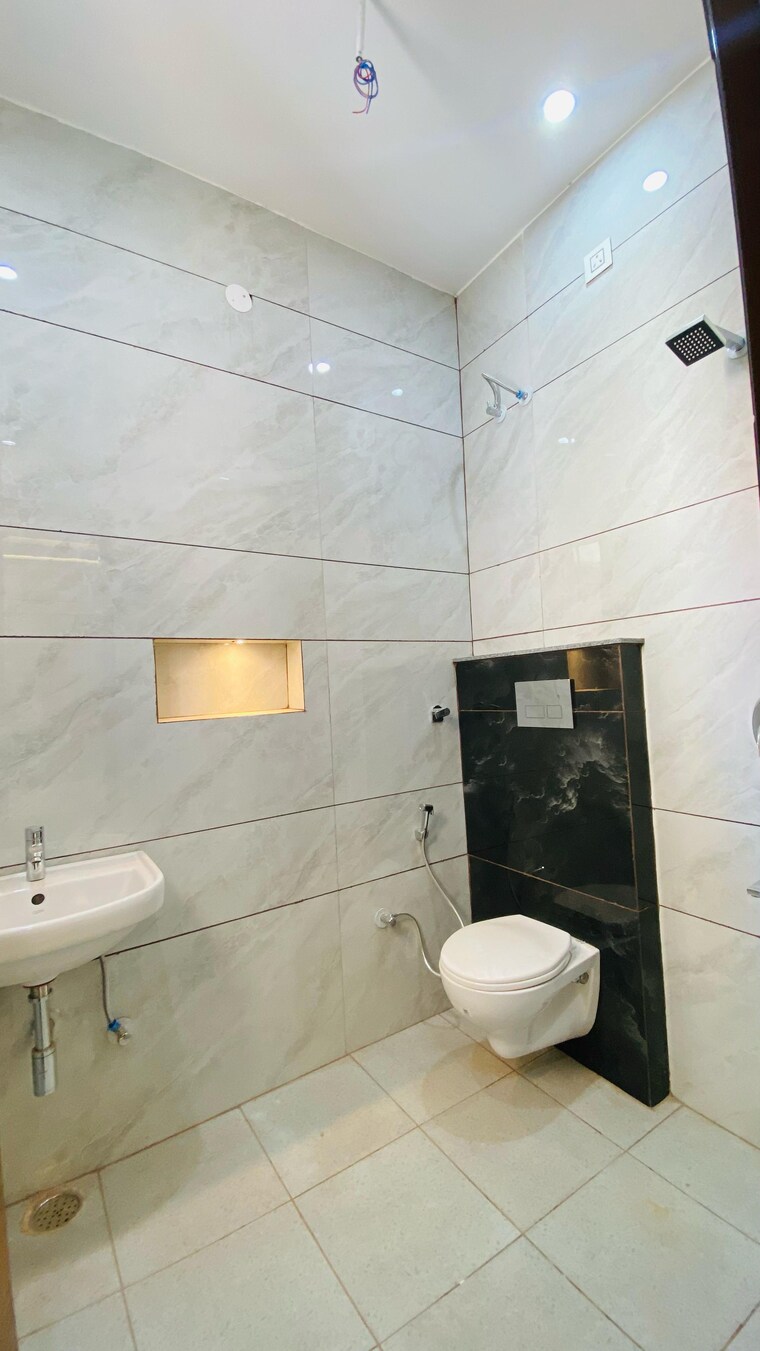 Bathroom, kharar mohali road 2 Bedroom 990 Sq.Ft. Builder Floor In Kharar Mohali Road Kharar 9577579