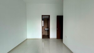 Room in 1 BHK Apartment at Kalpataru Immensa, Kolshet Road – for Rent