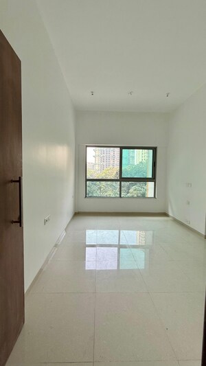 Room in 1 BHK Apartment at Kalpataru Immensa, Kolshet Road – for Rent