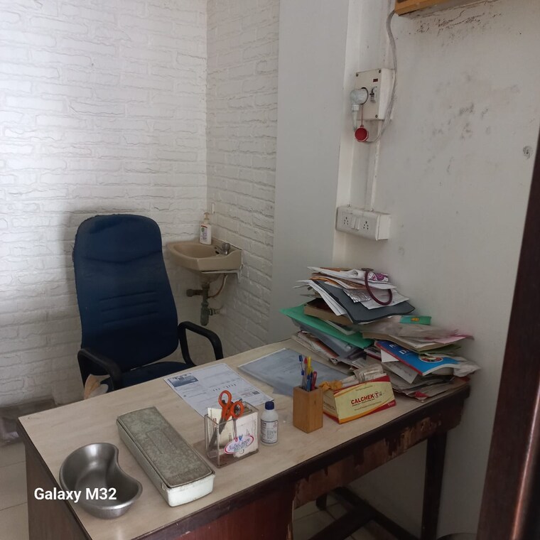 Team Area, khar west Commercial Shop 211 Sq.Ft. In Khar West Mumbai 9577586