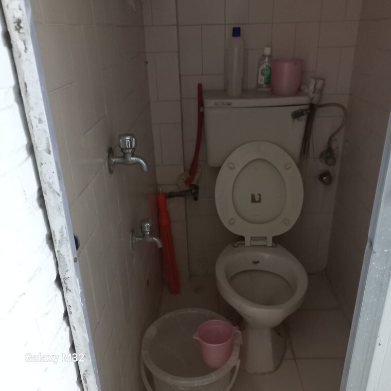 Bathroom, khar west Commercial Shop 211 Sq.Ft. In Khar West Mumbai 9577586