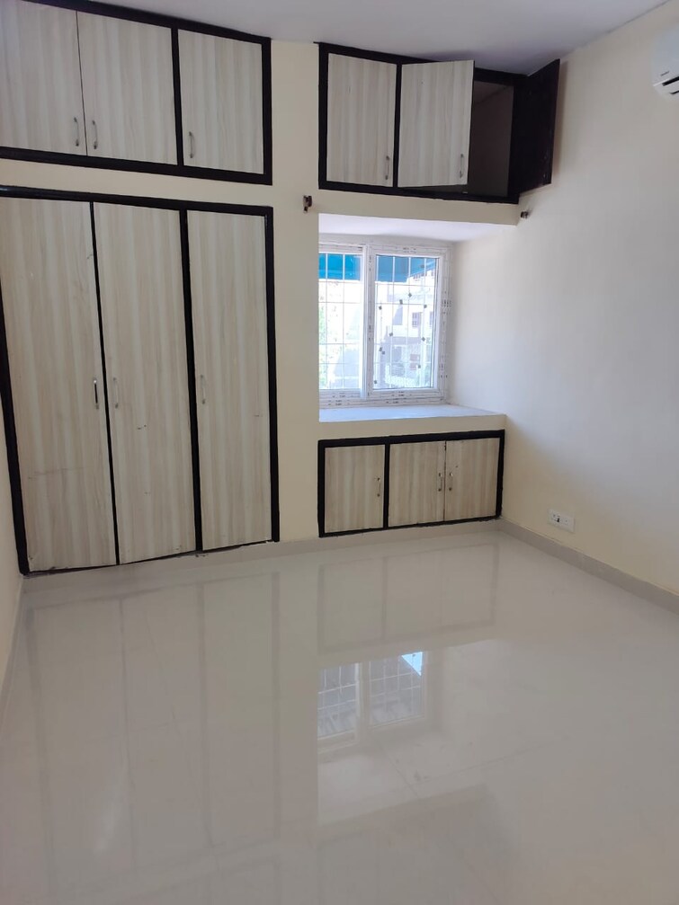 Cover Image, dwarka sector 18b 4 Bedroom 2200 Sq.Ft. Apartment In Dwarka Sector 18b Delhi 9577591
