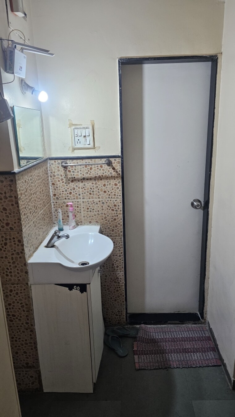 Bathroom, bibwewadi 2 Bedroom 600 Sq.Ft. Apartment In Bibwewadi Pune 9577615