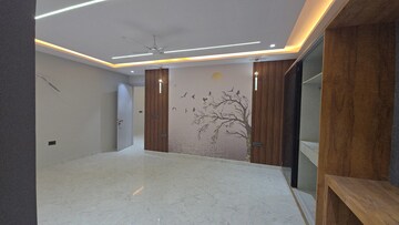 Room in 3 BHK Builder Floor at Green Fields Colony – for Sale