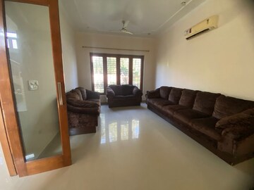 Living Room in 5 BHK Villa at Sector 21a – for Rent