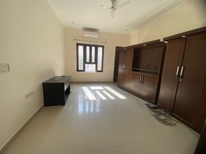 Room in 5 BHK Villa at Sector 21a – for Rent